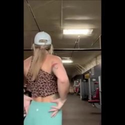 FyF – gym slut flashing